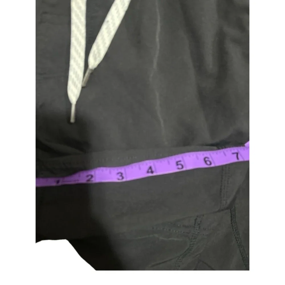 Vuori core shorts